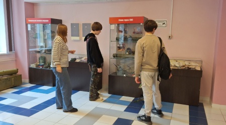 Экскурсия по выставке «Защитникам Отечества.. _ (Закрытая группа) Информация на сайт НБ (1)