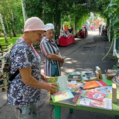 «Аллея книжных сюрпризов» в парке им. А. С... _ (Закрытая группа) Информация на сайт НБ (2)